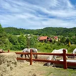 Rancho-bierna Lodge *
